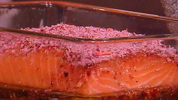 Рецепт Лосося, засоленного в листьях чая каркаде