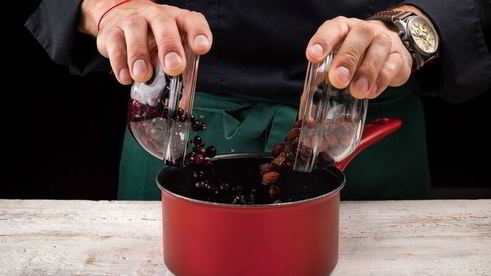 витаминный чай с черной смородиной и шиповником