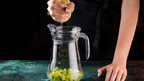 витаминный чай с киви и мятным сахаром