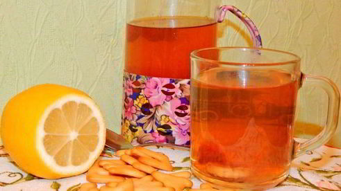 зеленый чай с клубникой и бананом