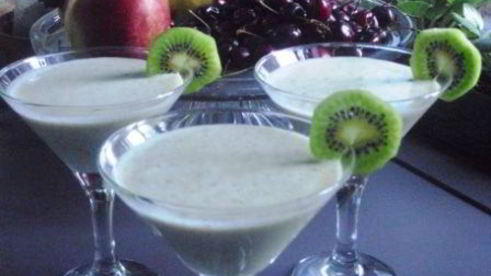 диетический коктейль из киви и банана