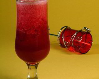 Газированный клюквенный пунш с ягодным льдом
