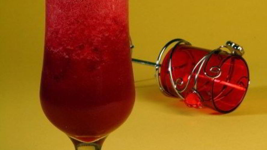 Рецепт газированного клюквенного пунша с ягодным льдом