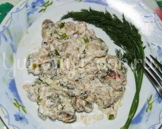 Коктейль морской в сметане с зеленью