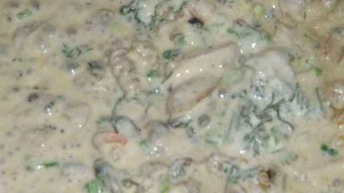 коктейль морской в сметане с зеленью