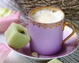 Рождественский пунш с имбирным элем, хересом, молоком и бренди