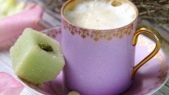 Рецепт Рождественского пунша с имбирным элем, хересом, молоком и бренди