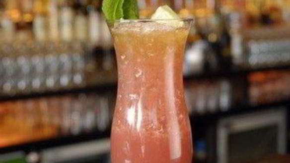 Рецепт Розового пунша с малиной и персиками