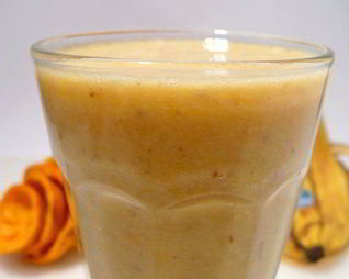 Апельсиново-банановый смузи с миндалем