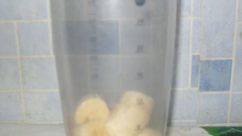 бананово-малиновый смузи