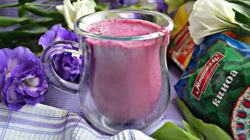 смузи из черной смородины, овсяных хлопьев и киноа