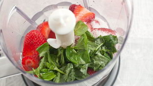 смузи из клубники с базиликом