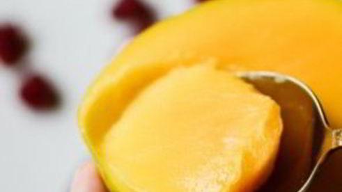 смузи из манго и ягод