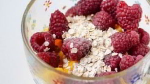 смузи из манго и ягод