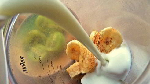 смузи из ревеня, киви и банана