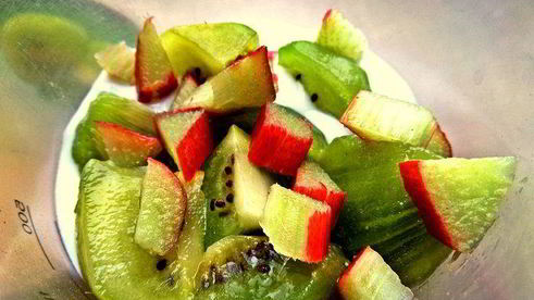 смузи из ревеня, киви и банана