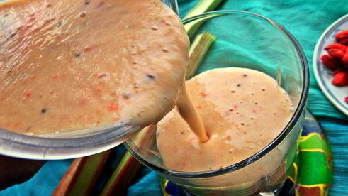 смузи из ревеня, киви и банана