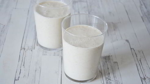 смузи с овсяными хлопьями бананом