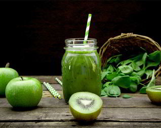 Смузи с зеленым чаем и яблоком