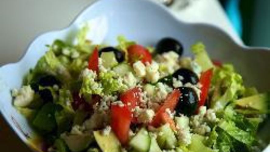Рецепт греческого салата с авокадо