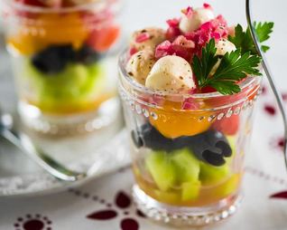 Греческий салат с моцареллой