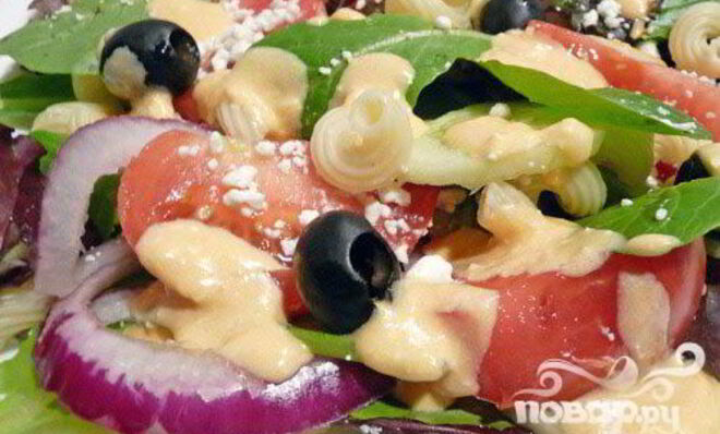 Греческий салат с пастой