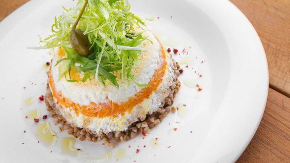 Рецепт Слоеного салата с горбушей и гречкой