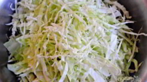 капустный салат с яблоком