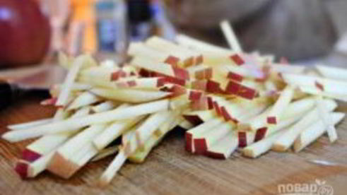 капустный салат с яблоком