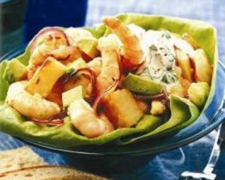 Картофельный салат с авокадо и креветками