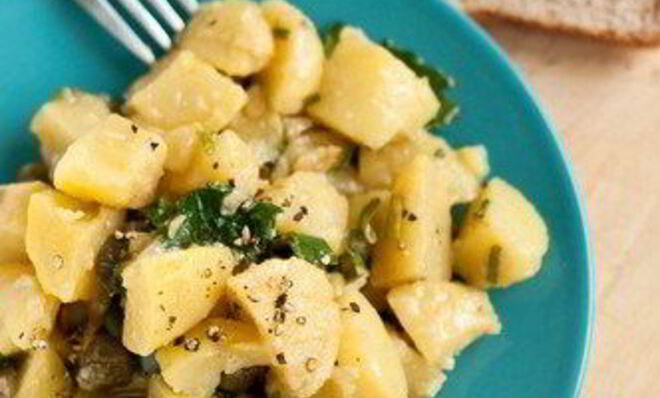 Картофельный салат с каперсами и петрушкой