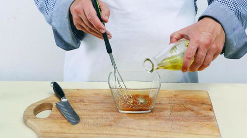 салат из картофеля с маслинами и красным луком