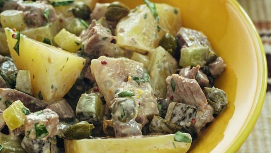 Рецепт салата из картофеля с сельдью и телятиной