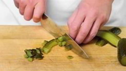 салат из картофеля с сельдью и телятиной