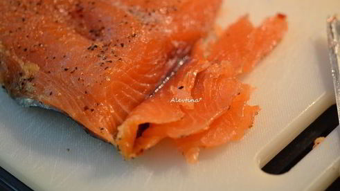 салат с малосольной семгой и картофелем