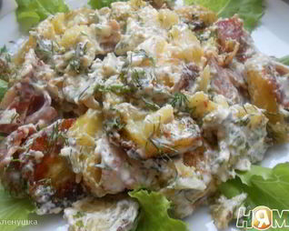 Теплый салат с запеченным картофелем