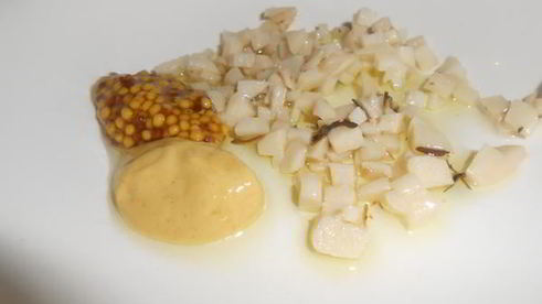 теплый салат с запеченным картофелем