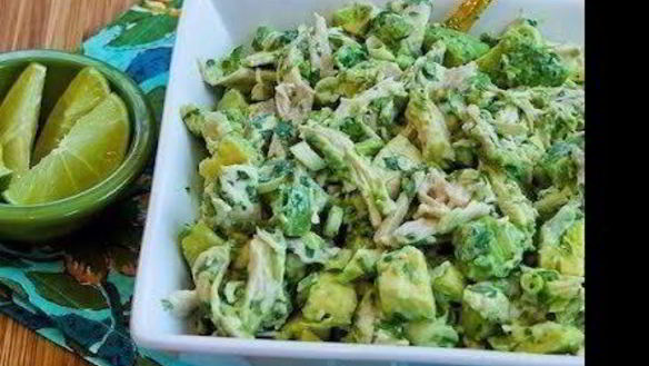 Рецепт Куриного салата с авокадо и кинзой