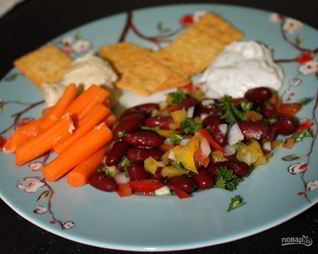 Легкий салат с фасолью