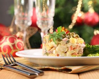 Оливье классический с колбасой