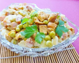 Оливье с красной рыбой