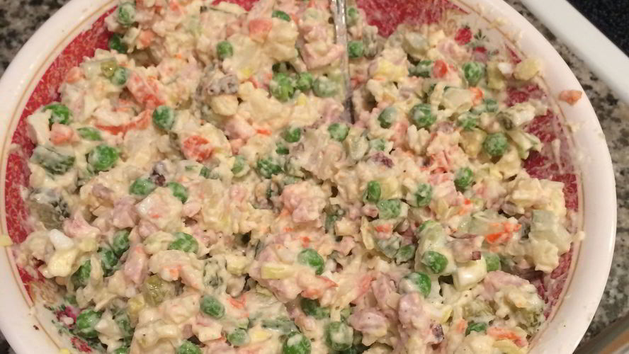 Рецепт оливье с сосисками