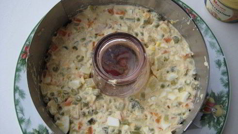 оливье с тунцом рождественский венок