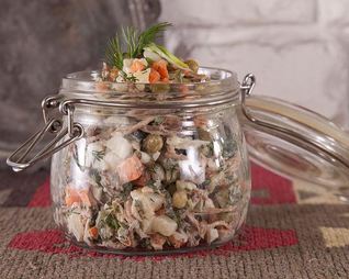 Салат Оливье с говядиной