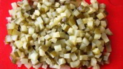 салат оливье с колбасой