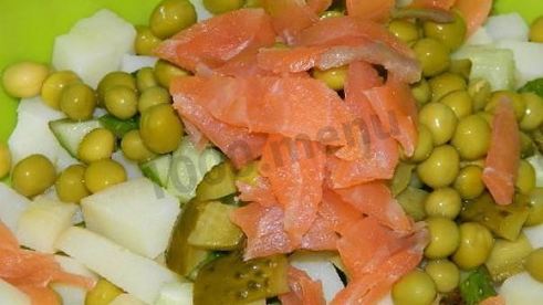 салат оливье с семгой и огурцом