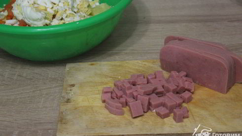 салат оливье с ветчиной