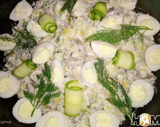 Салат Оливье с языком и свежим огурцом