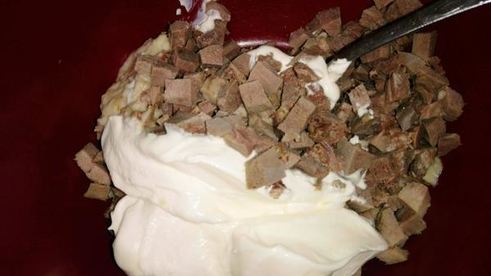 салат оливье с языком и свежим огурцом