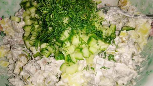 салат оливье с языком и свежим огурцом